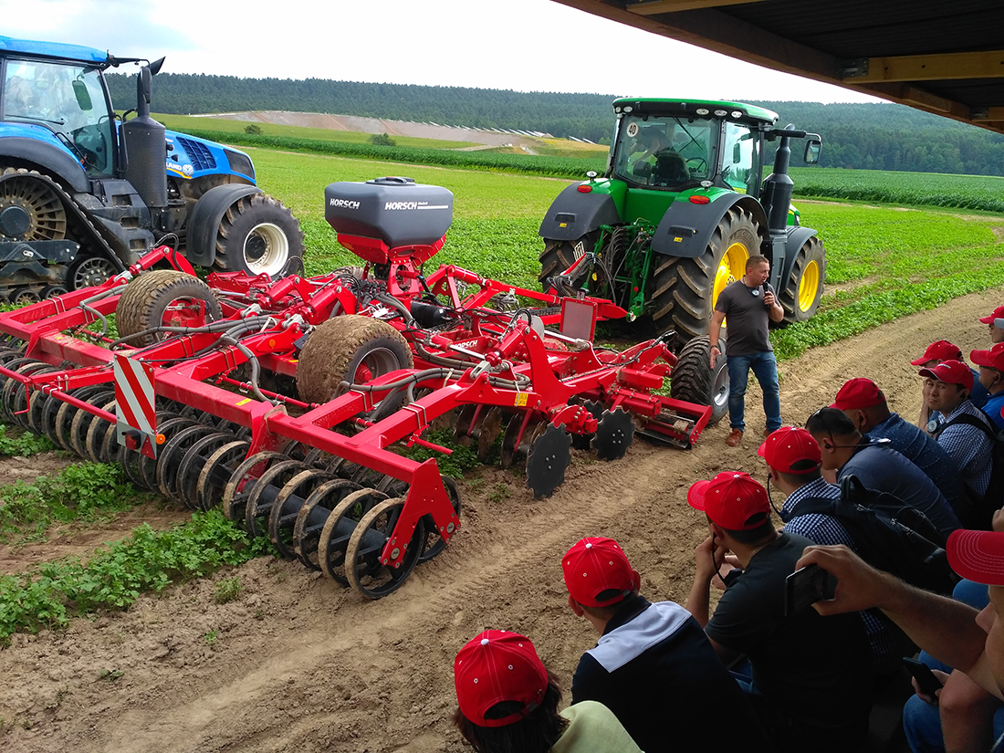 Фото 1. Практичні дні поля HORSCH 2018 — зосередження уваги на технологіях землеробства