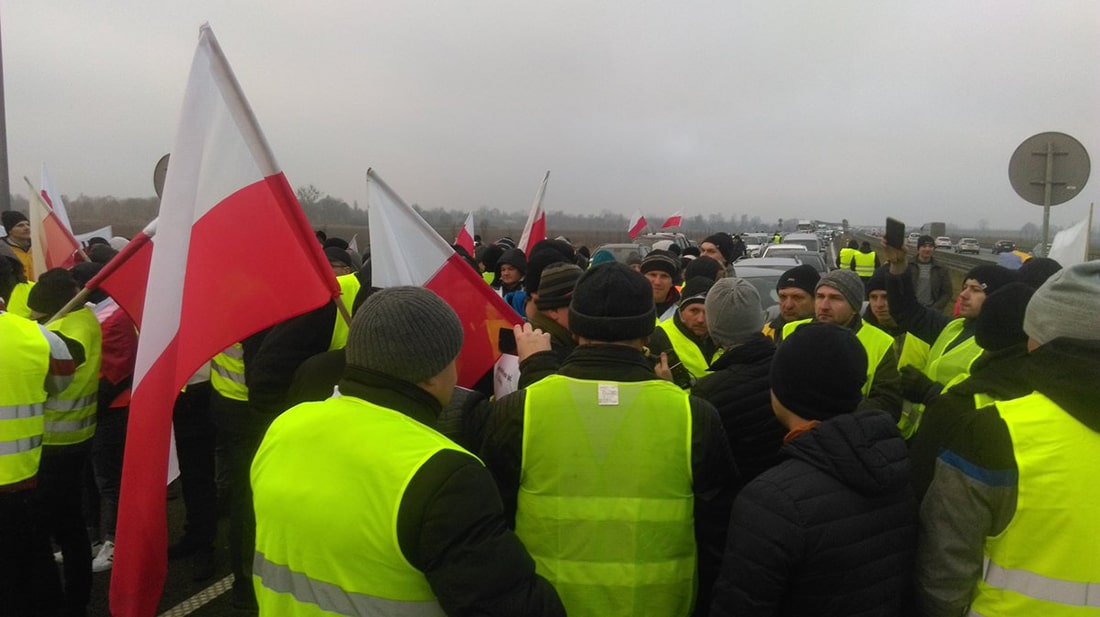 Фото 2. Польские фермеры снова протестуют против импорта из Украины (ФОТО)