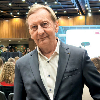 Лиш той життя і волі гідний, хто б’ється день у день за них…